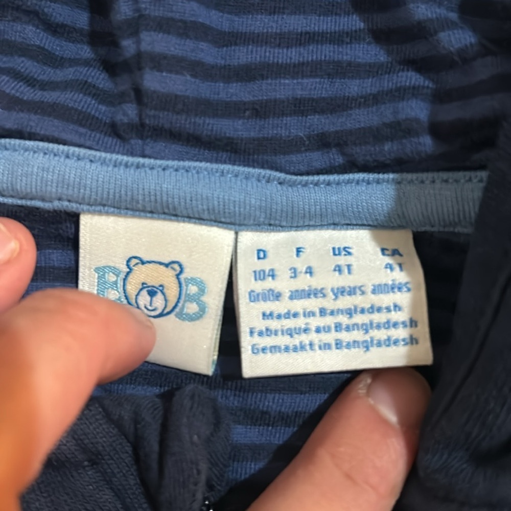 Toddler 4T sweatshirt​​ - Picture 2 of 3